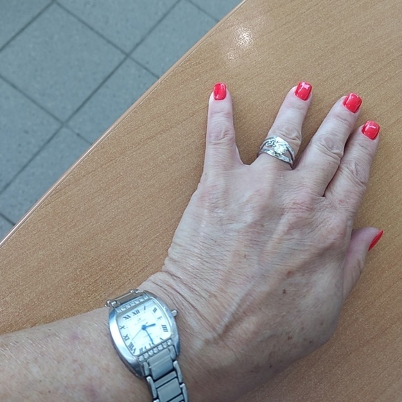 Diamond tank style watch - Picture 4 of 5